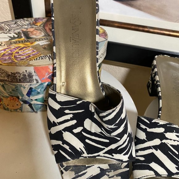 Vintage Yves Saint Laurent black and white geometic print slides 7.5 - Picture 4 of 11